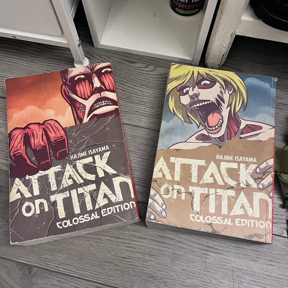 Manga Attack on Titan Colossal Edition - Red and Yellow Covers